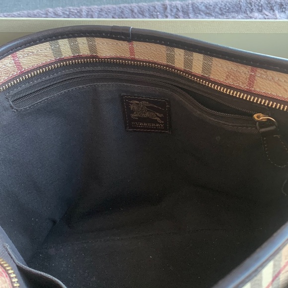 Classic Burberry Authentic Bag - Picture 7 of 15